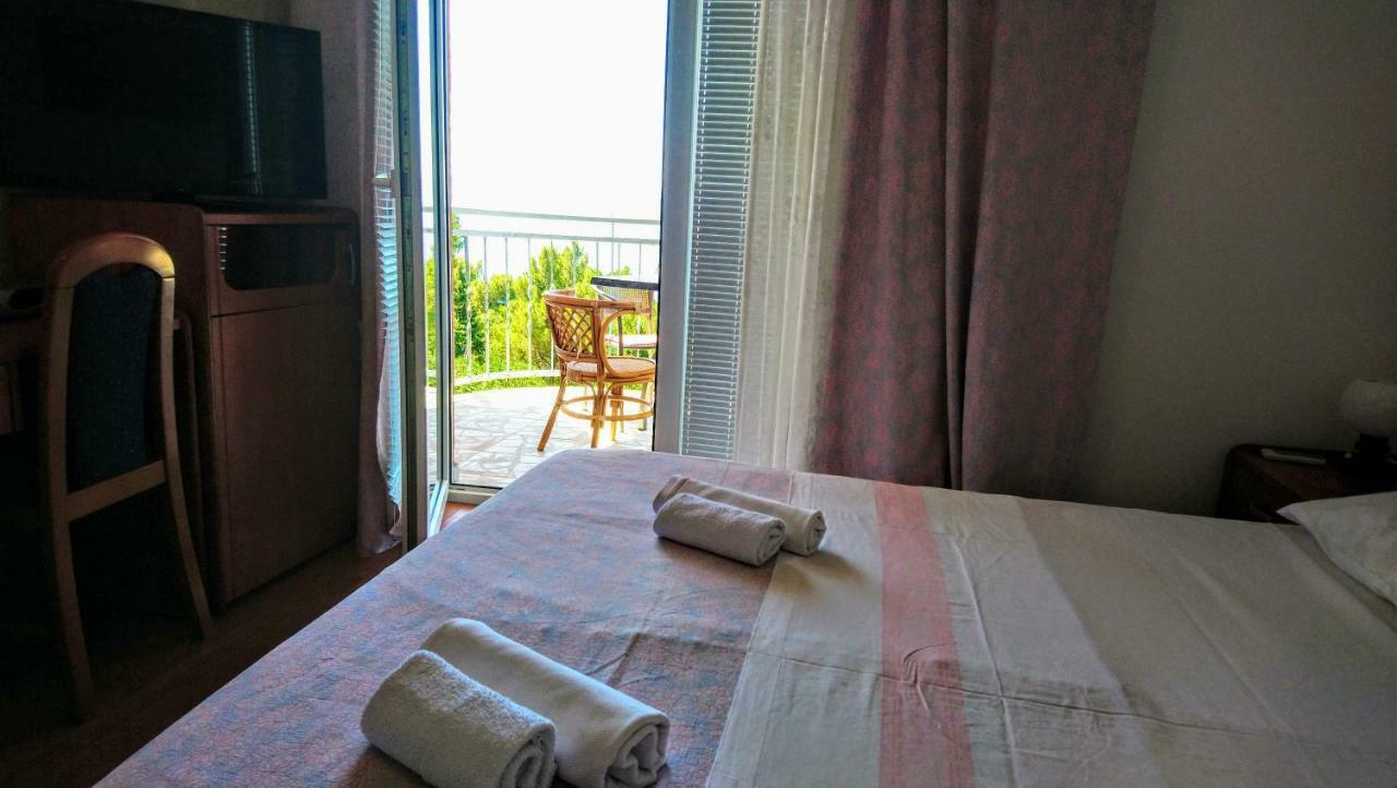 Ema Bed & Breakfast 3*